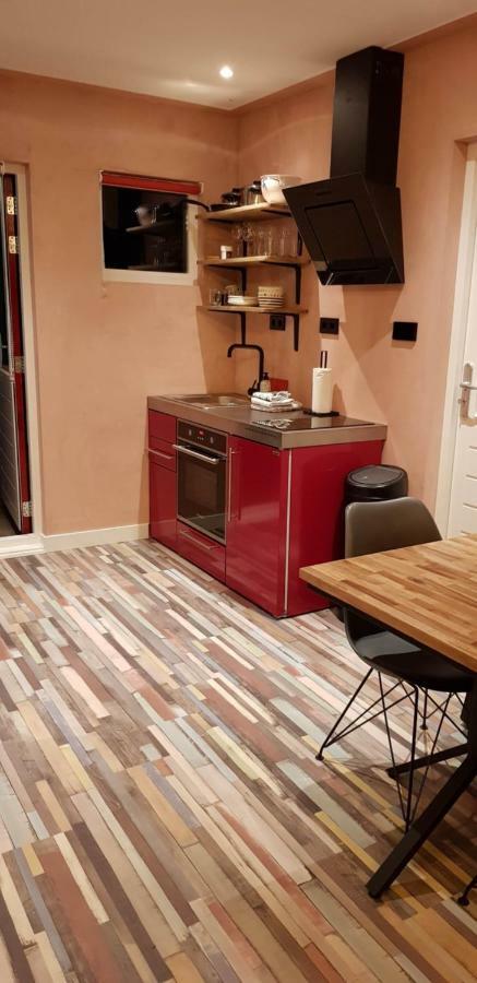 Jabaki Red * Hoofddorp